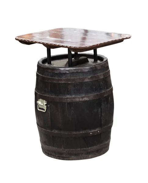 白い背景にテーブルを持つ大きな木製の樽 — ストック写真
