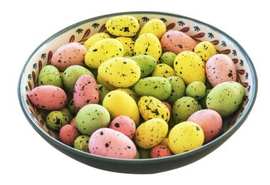 Rustik üzerinde havlu ile el yapımı seramik çanak Paskalya yumurtaları 