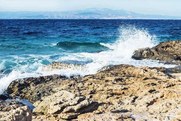 Yaz mavi deniz kıyısı görünümü — Stok fotoğraf