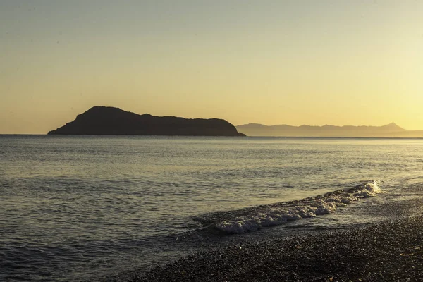 Vague de mer sur la côte de Crète — Photo