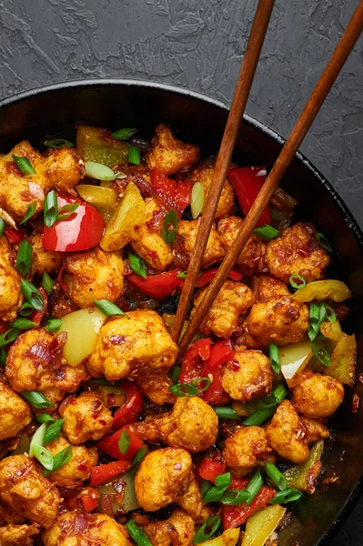 Gobi Manchurian Sartén Sobre Fondo Hormigón Negro Gobi Manchurian Plato —  Fotos de Stock