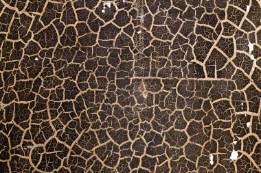 Eski duvar boyasının eski çatlak dokusu. kahverengi ve sarı arkaplan