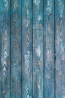Cyan mavisi dikey olarak boyanmış eski ahşap tahtalar.