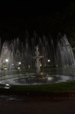 Brezilya 'nın Minas Gerais eyaletindeki Belo Horizonte şehrinde (Özgürlük Meydanı olarak tercüme edilir) Praca da Liberdade.