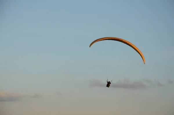 Paragliden Bij Zonsondergang Topo Mundo Vertaald Naar Top World Minas — Stockfoto