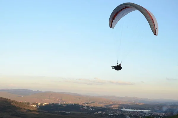 Paragliden Bij Zonsondergang Topo Mundo Vertaald Naar Top World Minas — Stockfoto