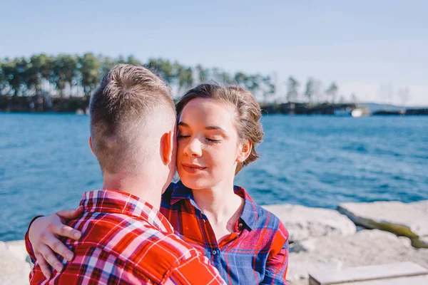 Liebesgeschichte auf einem See — Stockfoto