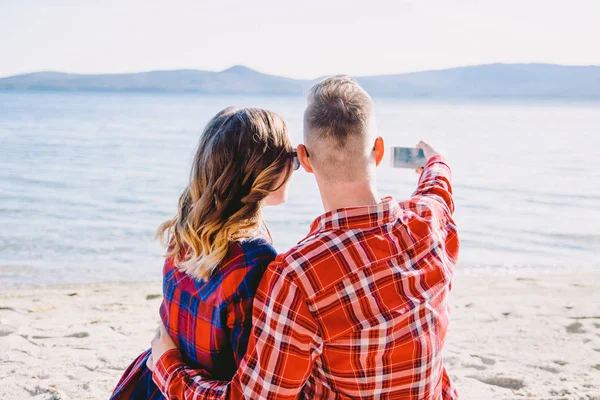 Liebesgeschichte auf einem See — Stockfoto