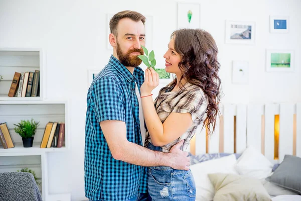 Pareja pasar tiempo en casa — Foto de Stock