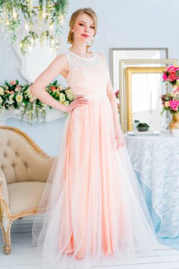 içinde bir genç kadın