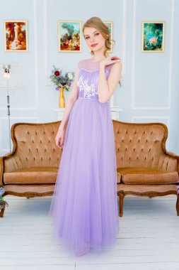 içinde bir genç kadın