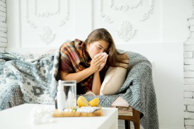 hasta genç kız evde vakit ateşle