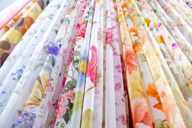 Kumaş ve tekstil bir dükkan ya da mağaza rulo