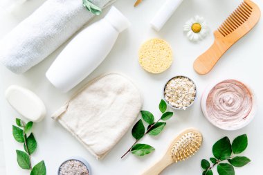 Taze otlar, meyve ve esansiyel yağı cilt bakımı için