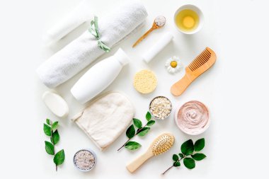 Taze otlar, meyve ve esansiyel yağı cilt bakımı için