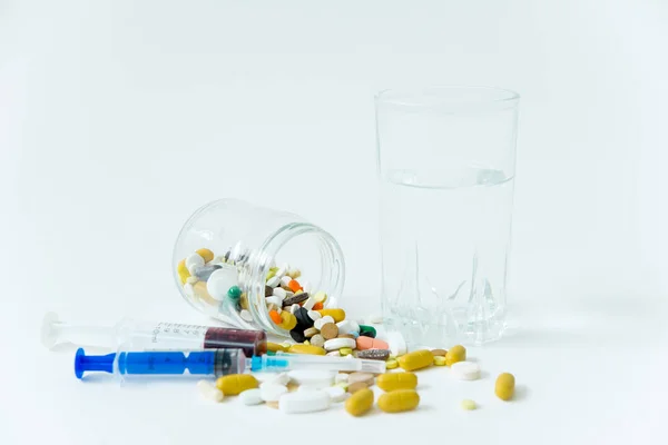 Разные лекарства, таблетки, таблетки. фармацевтическая медицина таблетки — стоковое фото