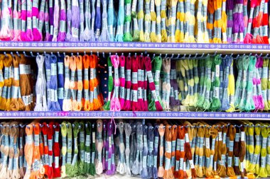 Kumaş ve tekstil bir dükkan ya da mağaza rulo