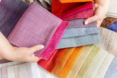 Kumaş ve tekstil bir dükkan ya da mağaza rulo