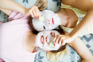 Kızlar eğleniyor slumber parti birlikte