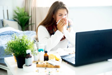 hasta genç kız evde vakit ateşle