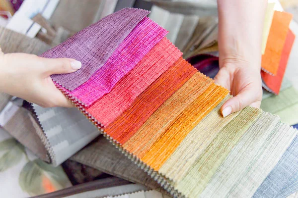 Kumaş ve tekstil bir dükkan ya da mağaza rulo