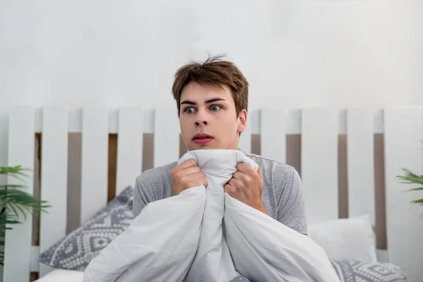 O homem que acordou atrasado para o trabalho, adormeceu. — Fotografia de Stock