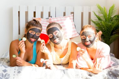 Kızlar eğleniyor slumber parti birlikte