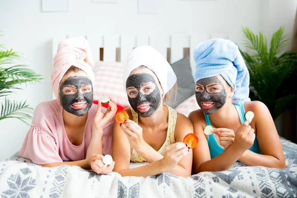 Girls having fun on slumber party together — Stock Photo, Image