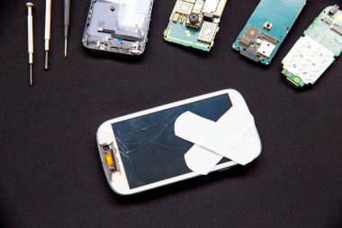 Smartphone parça ve tamir araçları, düz yatıyordu, görünümü top