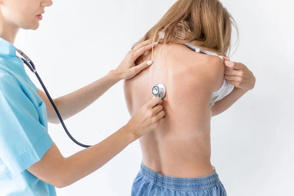 Un retrato de un médico y un paciente durante una cita — Foto de Stock