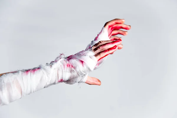 Thème Halloween : une image de mains zombies avec des ongles noirs — Photo