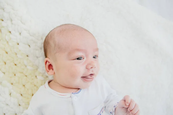 Doce Bonito Bebê Recém Nascido Nos Primeiros Meses Sua Vida — Fotografia de Stock