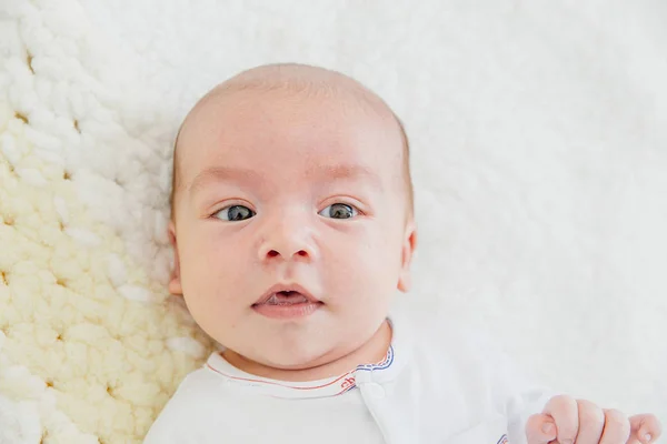 Carino neonato nei primi mesi di vita — Foto Stock