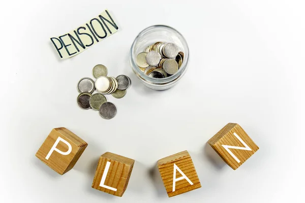 Pensionering fonden koncept - pengar och en miniräknare — Stockfoto
