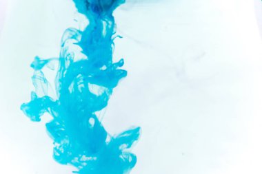 bir damla su dökme boya