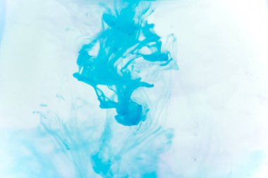 bir damla su dökme boya