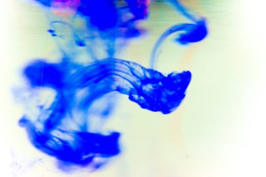 bir damla su dökme boya