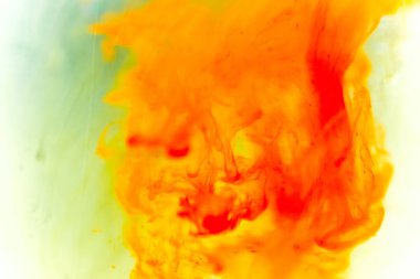 bir damla su dökme boya