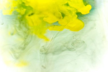 bir damla su dökme boya