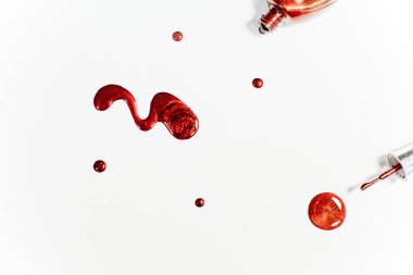 bir tablo üzerinde boya ile çeşitli boya fırçaları