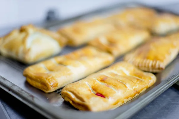 Different kinds of pastry are being cooked — Stock Photo, Image