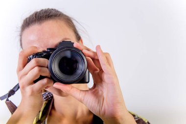 farklı fotoğrafçı pozlar: bükme, çömelme, yalancılık aşağı