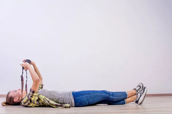 Different photographer poses: bending, squatting, lying down — Stock Photo, Image