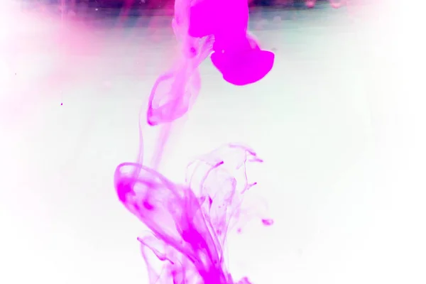 En droppe färg hälla i vatten — Stockfoto
