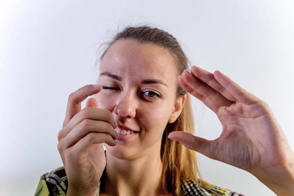 Diferentes poses fotógrafas: flexión, agacharse, acostarse — Foto de Stock