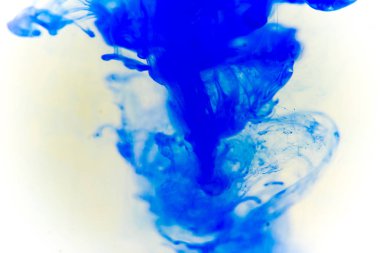 bir damla su dökme boya