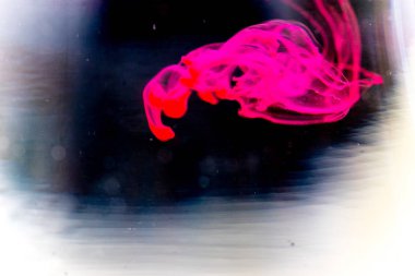 bir damla su dökme boya