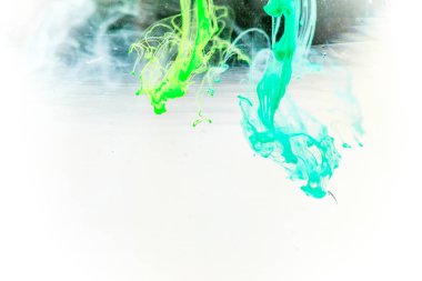 bir damla su dökme boya