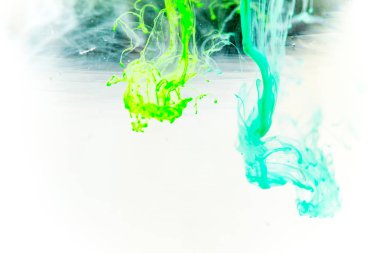 bir damla su dökme boya