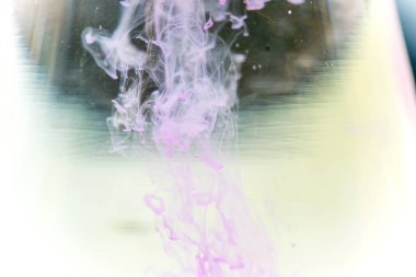 bir damla su dökme boya